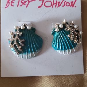 Shell post earrings